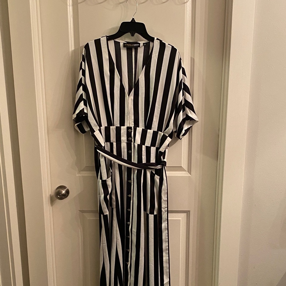 Chic Striped Maxi Dress in Black and White